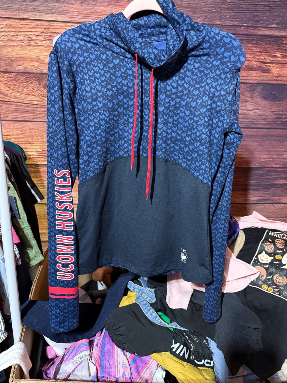 UConn Huskies Navy & Red Hooded Pullover medium